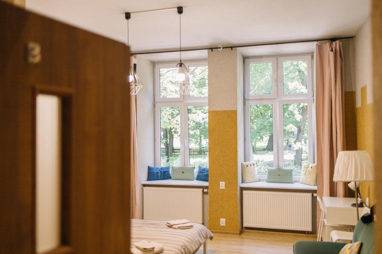 West13 Guest Rooms Cracovia Esterno foto