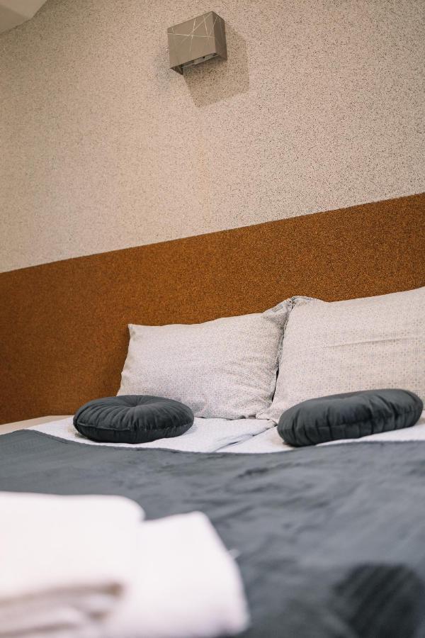 West13 Guest Rooms Cracovia Esterno foto