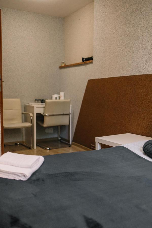 West13 Guest Rooms Cracovia Esterno foto